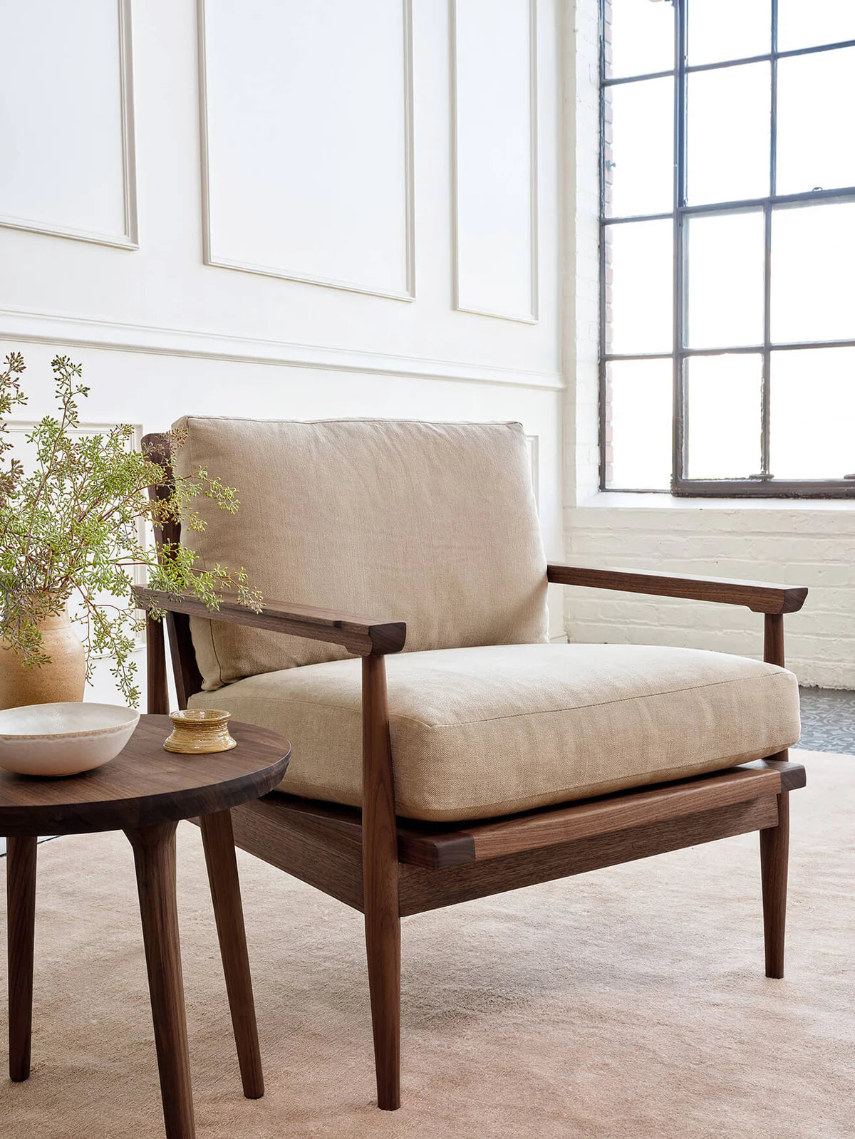 Eim Accent Chair in Natural Latex – Modern Ergonomic Lounge Chair for Living Room
